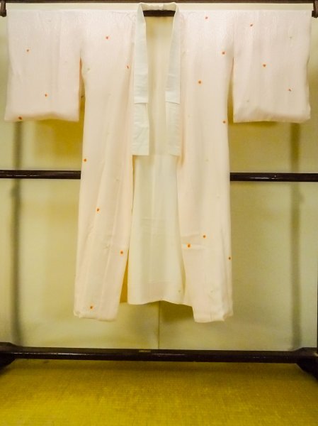 画像1: P0225V 女性用 襦袢   シルク（正絹） 薄い桃色,  丸 【中古】【USED】【リサイクル】 ★★☆☆☆【P0225V】 (1)