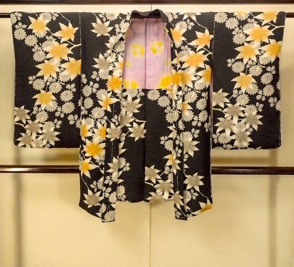 画像1: P0312D 女性用 羽織   シルク（正絹） 黒,  菊 【中古】【USED】【リサイクル】 ★★☆☆☆【P0312D】 (1)