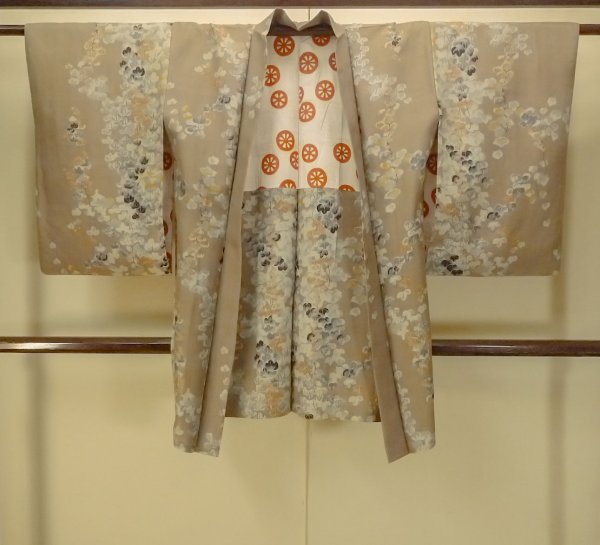 画像1: P0312G 女性用 羽織   シルク（正絹） 灰色がかった茶色,  つた 【中古】【USED】【リサイクル】 ★★☆☆☆【P0312G】 (1)