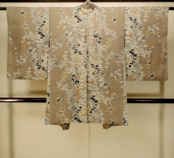 画像2: P0312G 女性用 羽織   シルク（正絹） 灰色がかった茶色,  つた 【中古】【USED】【リサイクル】 ★★☆☆☆【P0312G】 (2)