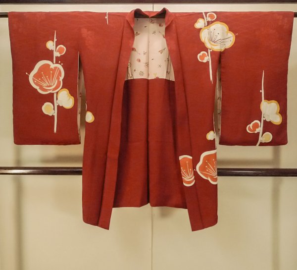 画像1: P0312I 女性用 羽織   シルク（正絹） 深い赤色,  梅 【中古】【USED】【リサイクル】 ★★☆☆☆【P0312I】 (1)