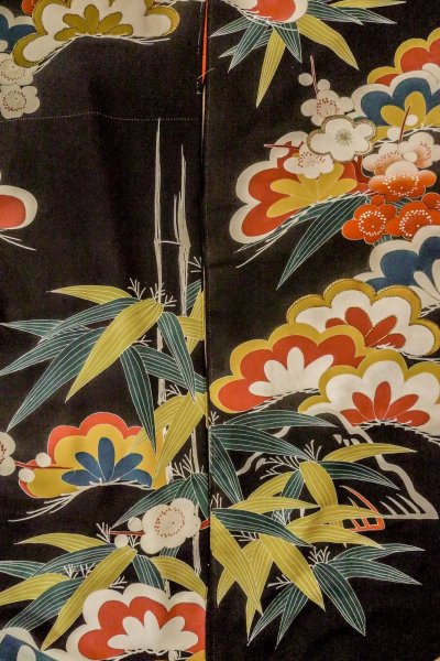 画像11: P0312O 女性用 振袖   シルク（正絹） 黒,  梅 【中古】【USED】【リサイクル】 ★★☆☆☆【P0312O】 (11)