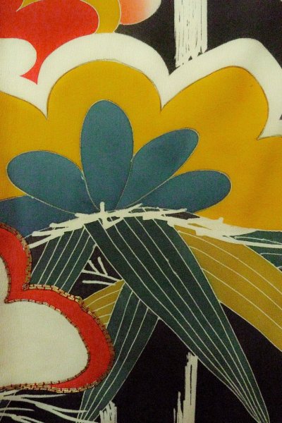 画像17: P0312O 女性用 振袖   シルク（正絹） 黒,  梅 【中古】【USED】【リサイクル】 ★★☆☆☆【P0312O】 (17)