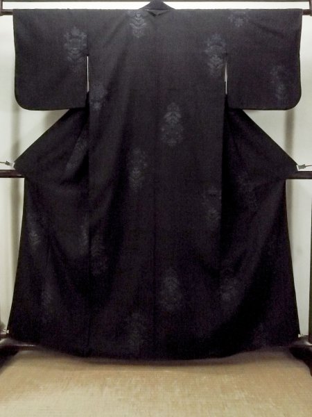 画像1: P0408G 女性用 紬   シルク（正絹） 黒,  抽象的模様 【中古】【USED】【リサイクル】 ★★★☆☆【P0408G】 (1)