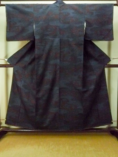 画像1: P0408K 女性用 紬   シルク（正絹） 紺,  花 【中古】【USED】【リサイクル】 ★★★★☆【P0408K】 (1)