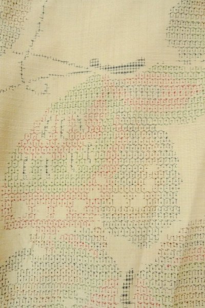 画像7: P0408Q 女性用 紬  結城紬  シルク（正絹） 淡いアイボリー,  蝶々 【中古】【USED】【リサイクル】 ★★☆☆☆【P0408Q】 (7)