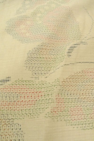 画像9: P0408Q 女性用 紬  結城紬  シルク（正絹） 淡いアイボリー,  蝶々 【中古】【USED】【リサイクル】 ★★☆☆☆【P0408Q】 (9)