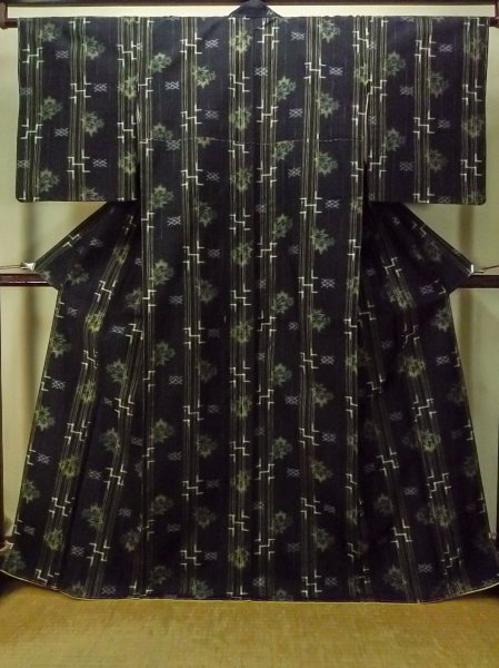 画像1: P0408R 女性用 紬  琉球紬  シルク（正絹） 深い藍,  もみじ 【中古】【USED】【リサイクル】 ★★★★★【P0408R】 (1)