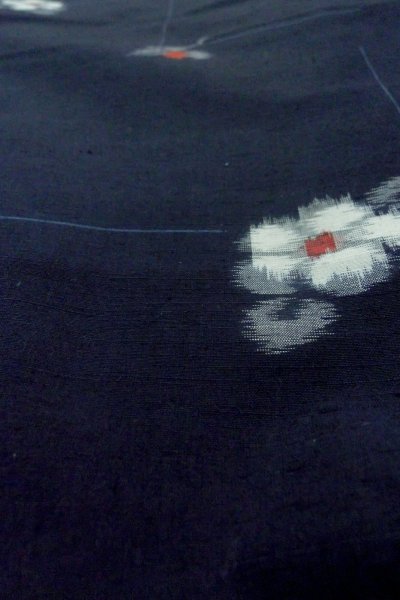 画像8: P0408T 女性用 紬   シルク（正絹） 深い紺,  椿 【中古】【USED】【リサイクル】 ★★★★★【P0408T】 (8)