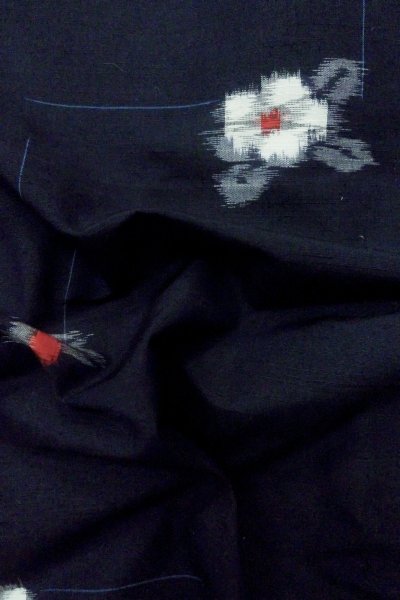 画像12: P0408T 女性用 紬   シルク（正絹） 深い紺,  椿 【中古】【USED】【リサイクル】 ★★★★★【P0408T】 (12)