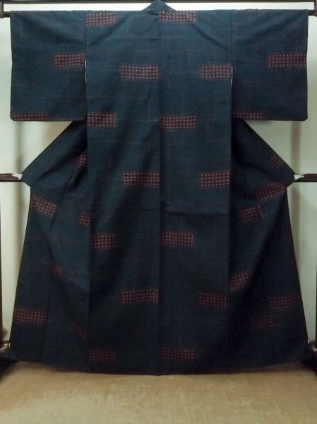 画像1: P0408V 女性用 紬   シルク（正絹） 深い紺,  抽象的模様 【中古】【USED】【リサイクル】 ★★★☆☆【P0408V】 (1)