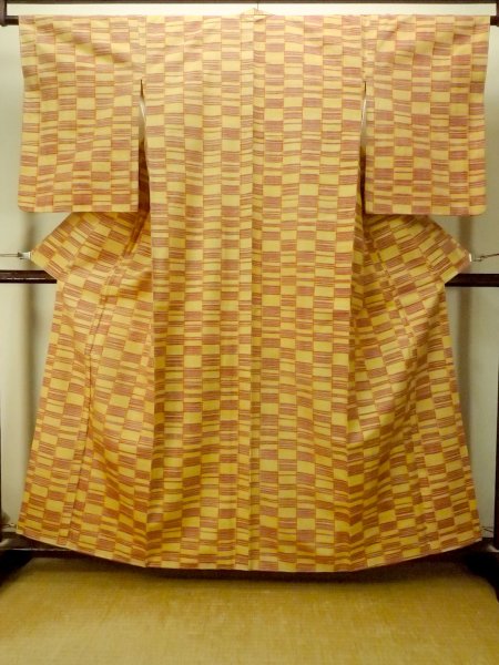 画像1: P0408Z 女性用 紬   シルク（正絹） 薄い黄み山吹,  線 【中古】【USED】【リサイクル】 ★★★★☆【P0408Z】 (1)