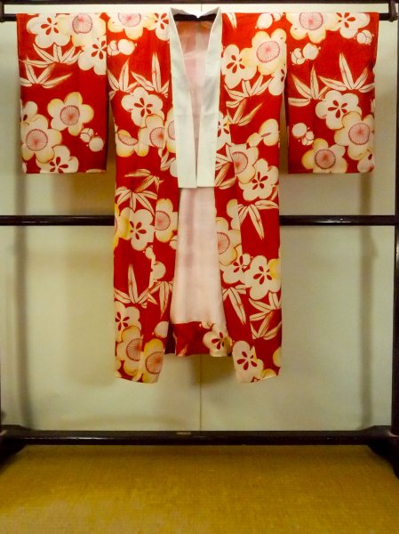 画像1: P0421C 女性用 襦袢   シルク（正絹） 赤色,  梅 【中古】【USED】【リサイクル】 ★★☆☆☆【P0421C】 (1)