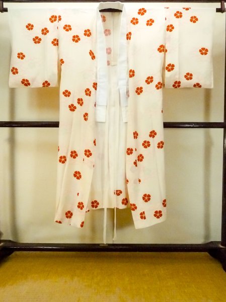 画像1: P0421F 女性用 襦袢   シルク（正絹） 淡い桃色,  芝草 【中古】【USED】【リサイクル】 ★☆☆☆☆【P0421F】 (1)