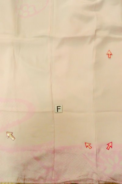 画像19: P0421H 女性用 襦袢   シルク（正絹） 淡い桃色,  抽象的模様 【中古】【USED】【リサイクル】 ★★☆☆☆【P0421H】 (19)