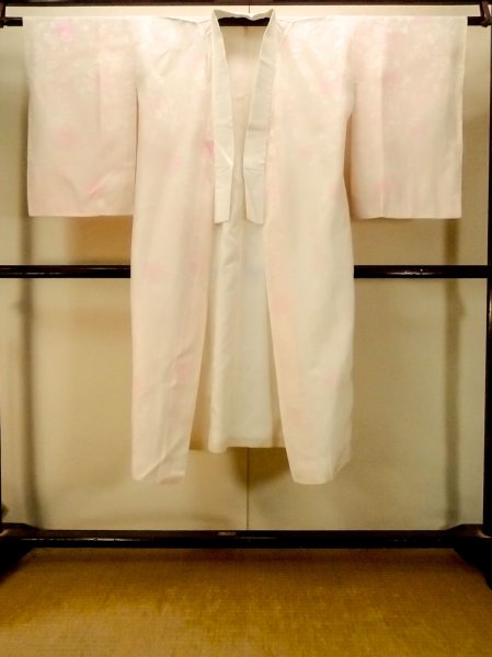 画像1: P0421O 女性用 襦袢   シルク（正絹） 淡い桃色,  ぼかし 【中古】【USED】【リサイクル】 ★★★☆☆【P0421O】 (1)
