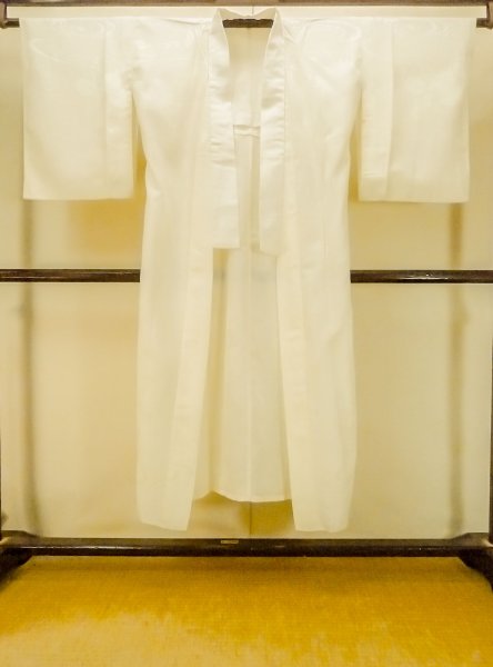 画像1: P0421T 女性用 襦袢   化繊 光沢のあるオフ　ホワイト,  【中古】【USED】【リサイクル】 ★★☆☆☆【P0421T】 (1)