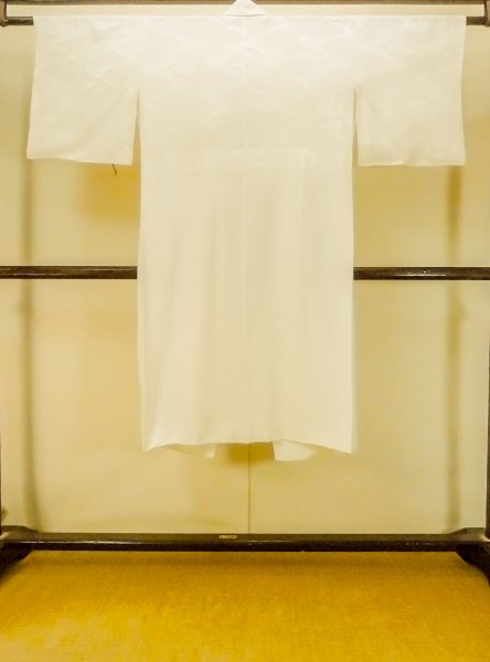 画像2: P0421U 女性用 襦袢   化繊 光沢のある白,  【中古】【USED】【リサイクル】 ★★★☆☆【P0421U】 (2)