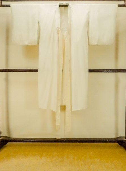 画像1: P0421X 女性用 女の子用長襦袢   シルク（正絹） 薄いアイボリー,  【中古】【USED】【リサイクル】 ★☆☆☆☆【P0421X】 (1)