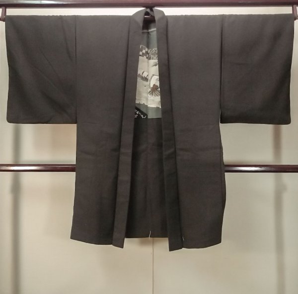画像1: P0526A 男性用 羽織   シルク（正絹） 深い茶色,  松/松葉 【中古】【USED】【リサイクル】 ★☆☆☆☆【P0526A】 (1)