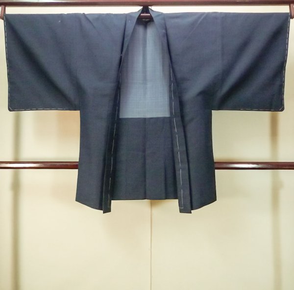 画像1: P0526B 男性用 羽織   シルク（正絹） 深い紺,  チェック柄 【中古】【USED】【リサイクル】 ★★★☆☆【P0526B】 (1)