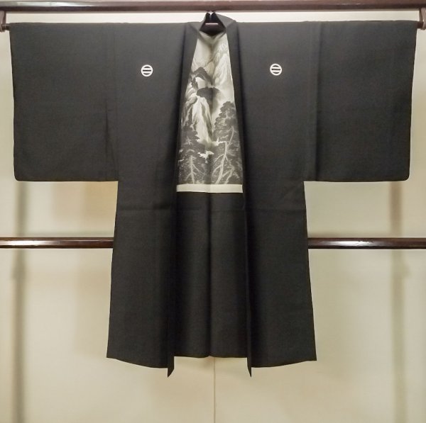 画像1: P0526C 男性用 羽織   シルク（正絹） 黒,  山 【中古】【USED】【リサイクル】 ★★★★☆【P0526C】 (1)