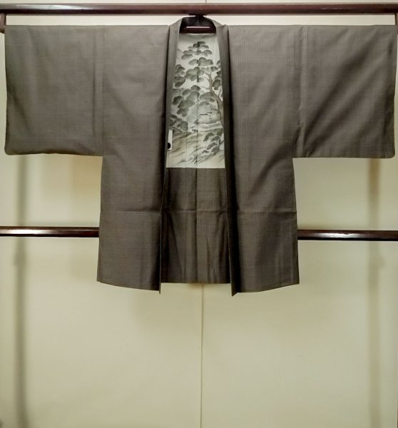 画像1: P0526J 男性用 羽織  大島紬  シルク（正絹） 茶色,  松/松葉 【中古】【USED】【リサイクル】 ★★★☆☆【P0526J】 (1)