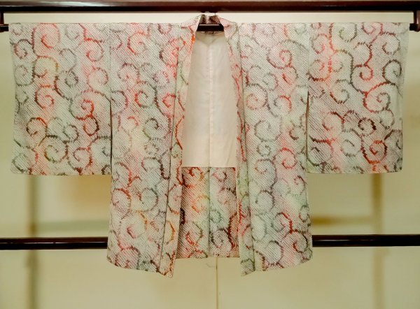 画像1: P0526U 女性用 羽織   シルク（正絹） 薄い桃色,  うず 【中古】【USED】【リサイクル】 ★★★★☆【P0526U】 (1)