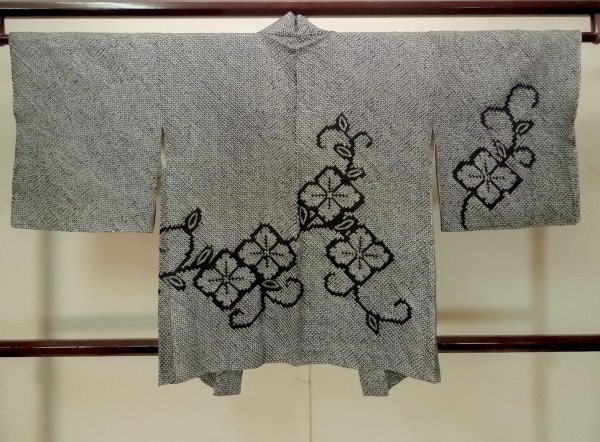 画像2: P0526V 女性用 羽織   シルク（正絹） 深い藍,  花 【中古】【USED】【リサイクル】 ★★★★☆【P0526V】 (2)