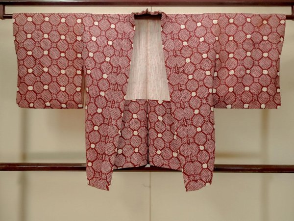 画像1: P0527D 女性用 羽織   シルク（正絹） 紫みえんじ,  蜀江文 【中古】【USED】【リサイクル】 ★★☆☆☆【P0527D】 (1)