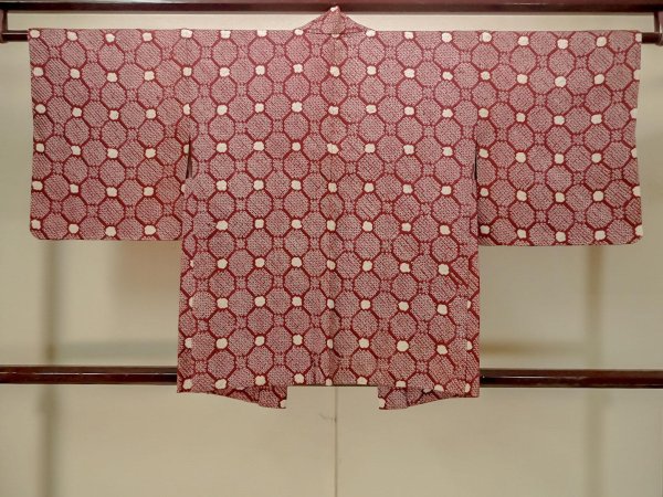 画像2: P0527D 女性用 羽織   シルク（正絹） 紫みえんじ,  蜀江文 【中古】【USED】【リサイクル】 ★★☆☆☆【P0527D】 (2)