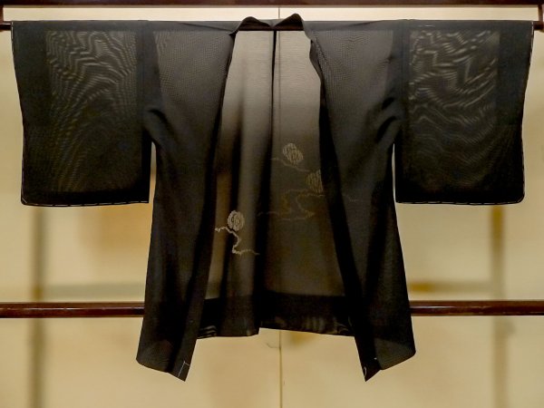 画像1: P0602R 女性用 羽織   シルク（正絹） 黒,  抽象的模様 【中古】【USED】【リサイクル】 ★★★☆☆【P0602R】 (1)