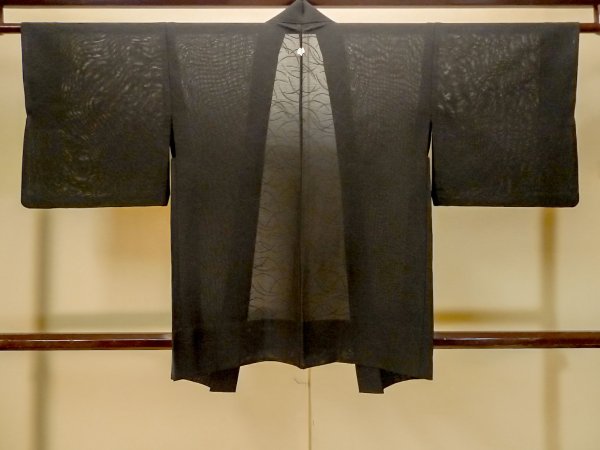 画像2: P0602V 女性用 羽織   シルク（正絹） 黒,  抽象的模様 【中古】【USED】【リサイクル】 ★★★☆☆【P0602V】 (2)