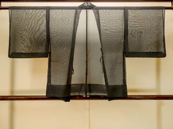 画像2: P0602W 女性用 羽織   シルク（正絹） 黒,  抽象的模様 【中古】【USED】【リサイクル】 ★★★★☆【P0602W】 (2)