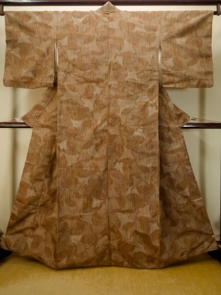 画像1: P0616E 女性用 紬   シルク（正絹） 淡い茶色,  花 【中古】【USED】【リサイクル】 ★☆☆☆☆【P0616E】 (1)