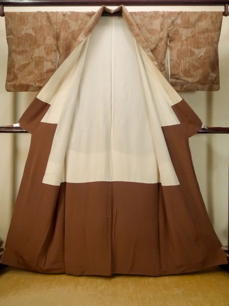 画像2: P0616E 女性用 紬   シルク（正絹） 淡い茶色,  花 【中古】【USED】【リサイクル】 ★☆☆☆☆【P0616E】 (2)