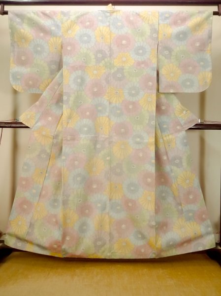 画像1: P0616I 女性用 紬   シルク（正絹） 淡いマルチカラー,  菊 【中古】【USED】【リサイクル】 ★★☆☆☆【P0616I】 (1)