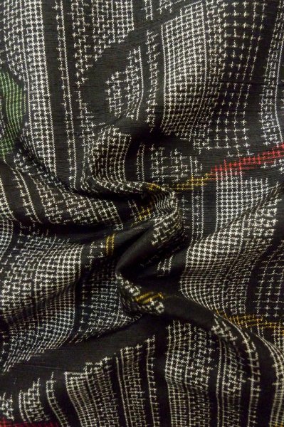 画像11: P0616K 女性用 紬  十日町紬  シルク（正絹） 黒,  流水 【中古】【USED】【リサイクル】 ★★★☆☆【P0616K】 (11)