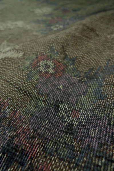 画像9: P0616N 女性用 紬  十日町紬  シルク（正絹） 深い灰色,  花 【中古】【USED】【リサイクル】 ★★★★☆【P0616N】 (9)