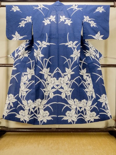 画像1: P0617D 女性用 浴衣（日本製）   綿 藍,  花 【中古】【USED】【リサイクル】 ★★★★☆【P0617D】 (1)