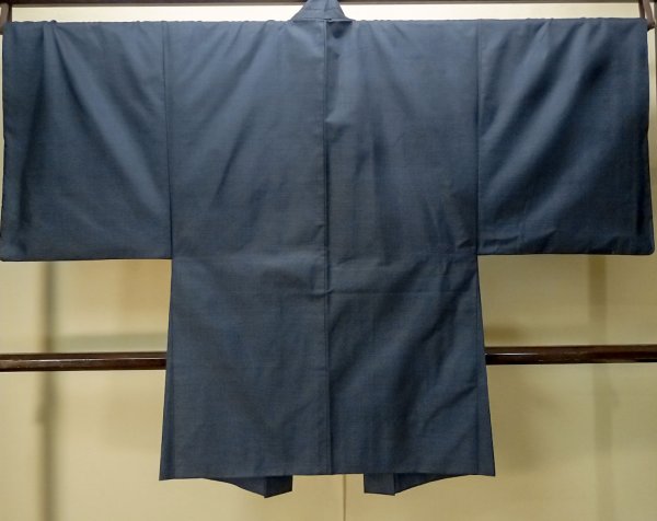 画像2: P0708D 男性用 羽織  大島紬  シルク（正絹） 藍,  亀甲 【中古】【USED】【リサイクル】 ★★★☆☆【P0708D】 (2)