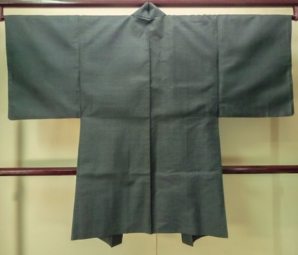 画像1: P0708H 男性用 羽織   シルク（正絹） 深い藍,  幾何学模様 【中古】【USED】【リサイクル】 ★★☆☆☆【P0708H】 (1)