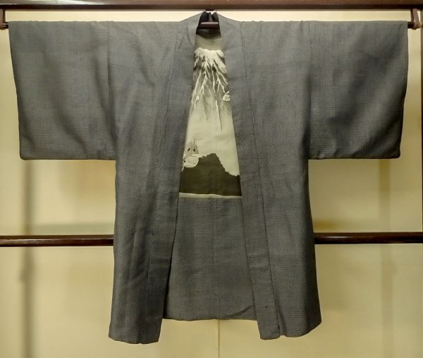 画像1: P0708I 男性用 羽織   シルク（正絹） 青み灰色,  抽象的模様 【中古】【USED】【リサイクル】 ★☆☆☆☆【P0708I】 (1)