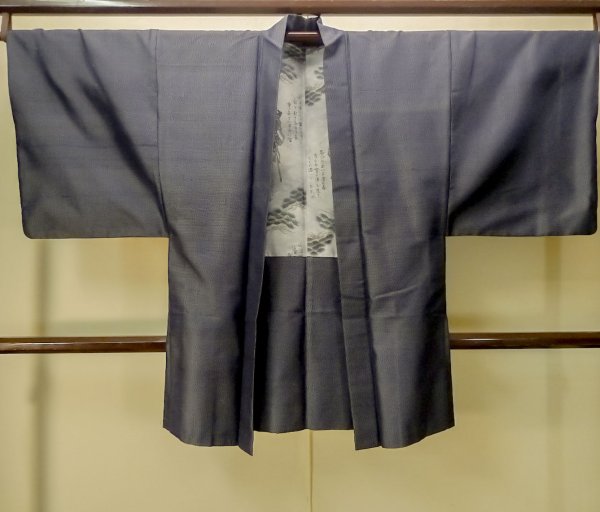 画像1: P0708L 男性用 羽織   シルク（正絹） 深い紺,  幾何学模様 【中古】【USED】【リサイクル】 ★★★★☆【P0708L】 (1)
