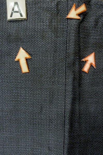 画像15: P0708N 男性用 羽織  大島紬  シルク（正絹） 深い紺,  亀甲 【中古】【USED】【リサイクル】 ★★★☆☆【P0708N】 (15)