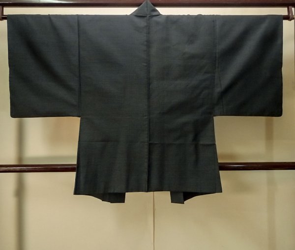 画像2: P0708P 男性用 羽織  大島紬  シルク（正絹） 深い紺,  幾何学模様 【中古】【USED】【リサイクル】 ★★★☆☆【P0708P】 (2)