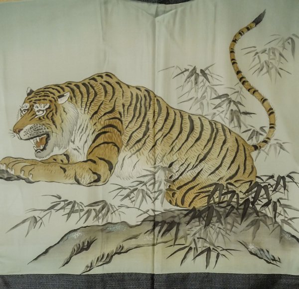画像4: P0708S 男性用 羽織  大島紬  シルク（正絹） 深い紺,  亀甲 【中古】【USED】【リサイクル】 ★★★★☆【P0708S】 (4)