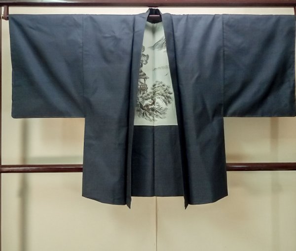画像1: P0708U 男性用 羽織  大島紬  シルク（正絹） 深い紺,  亀甲 【中古】【USED】【リサイクル】 ★★★★☆【P0708U】 (1)