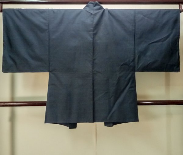 画像2: P0708U 男性用 羽織  大島紬  シルク（正絹） 深い紺,  亀甲 【中古】【USED】【リサイクル】 ★★★★☆【P0708U】 (2)