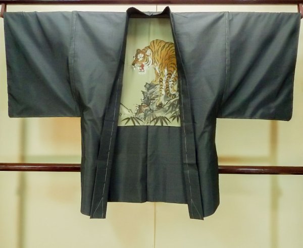 画像1: P0709A 男性用 羽織  大島紬  シルク（正絹） 深い紺,  亀甲 【中古】【USED】【リサイクル】 ★★★★★【P0709A】 (1)
